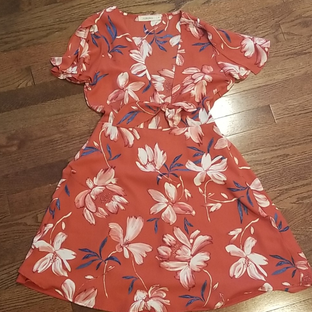 Flirty floral red dress with tie